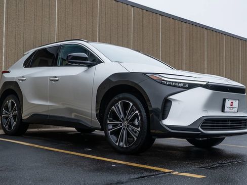 Used 2024 Toyota bZ4X Limited image 2