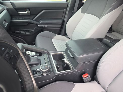 Used 2025 Toyota Tacoma TRD Sport AWD/4WD image 12
