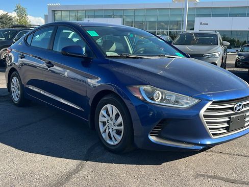 Used 2017 Hyundai Elantra SE FWD image 3