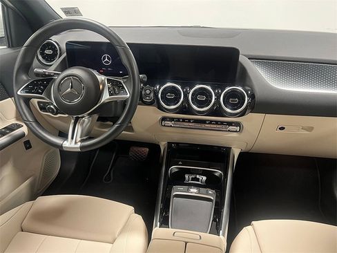 Used 2025 Mercedes-Benz GLA 250 4MATIC image 29