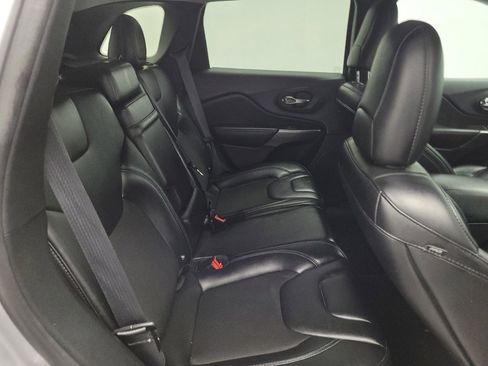 Used 2019 Jeep Cherokee Latitude Plus image 19