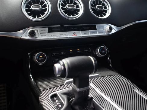 Used 2018 Kia Stinger GT1 AWD/4WD image 31