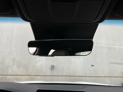 Used 2025 Genesis G70 2.5T image 17