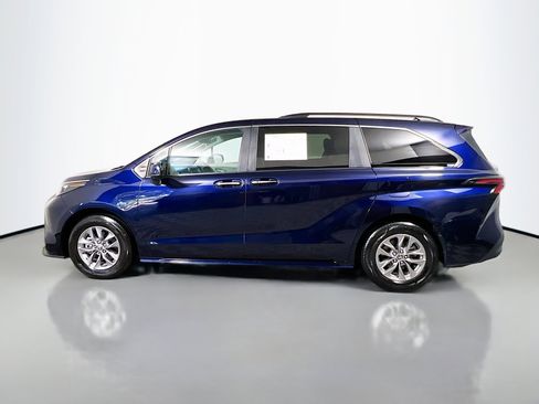 Used 2024 Toyota Sienna XLE image 9