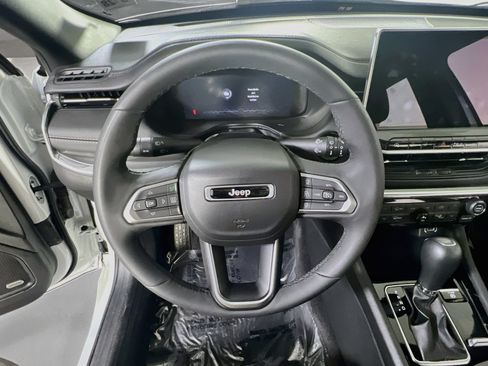 Used 2023 Jeep Compass High Altitude AWD/4WD image 11