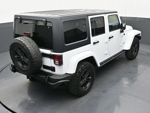 Used 2017 Jeep Wrangler Unlimited Sahara image 34