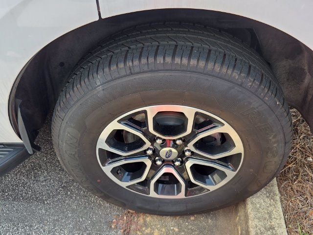 Used 2022 Ford Expedition XLT RWD image 4