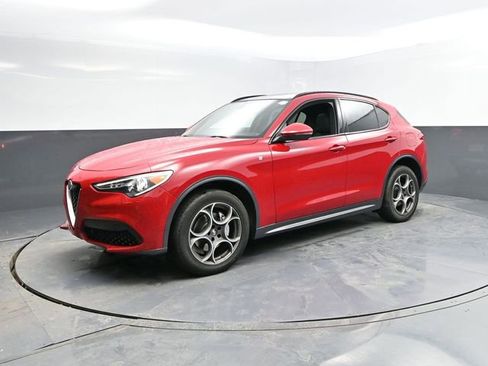Used 2023 Alfa Romeo Stelvio Ti image 4
