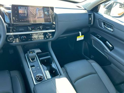 New 2026 Nissan Pathfinder SL w/ SL Premium Package AWD/4WD image 25