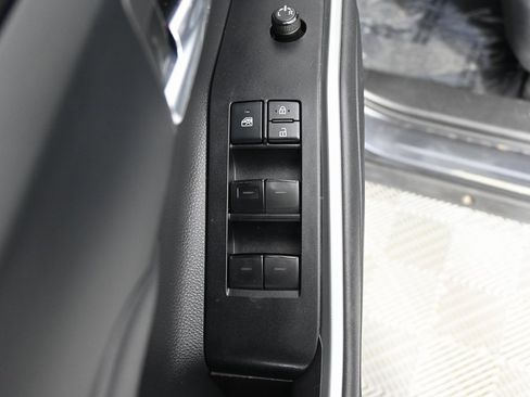 Used 2020 Toyota Highlander XLE image 20