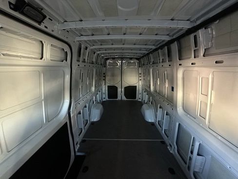 Used 2025 Mercedes-Benz Sprinter 2500 image 15
