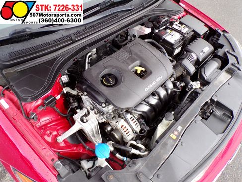 Used 2017 Hyundai Elantra SE image 24