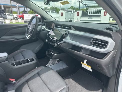 New 2027 Chevrolet Bolt RS w/ Super Cruise Package FWD image 33