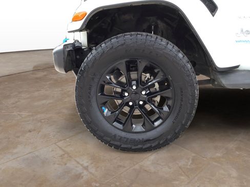 Used 2022 Jeep Wrangler Unlimited Sahara w/ Cold Weather Group AWD/4WD image 29