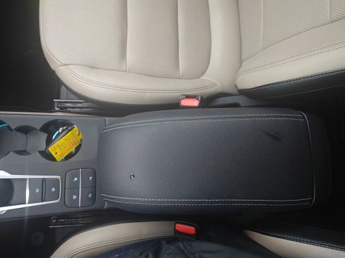 Used 2020 Ford Escape Titanium image 18