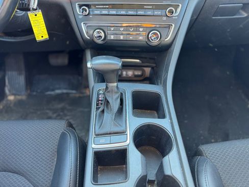 Used 2018 Kia Optima S image 17