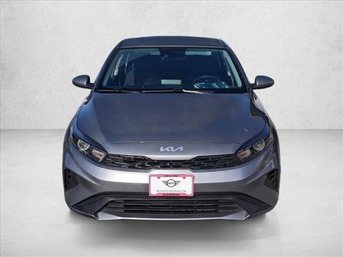 Used 2022 Kia Forte LXS image 2