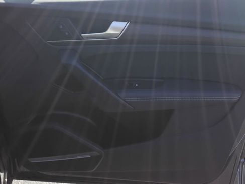 Certified 2025 Audi Q5 e Premium Plus w/ Premium Plus Package image 25