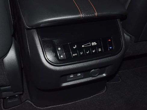 Used 2025 Nissan Armada PRO-4X image 32