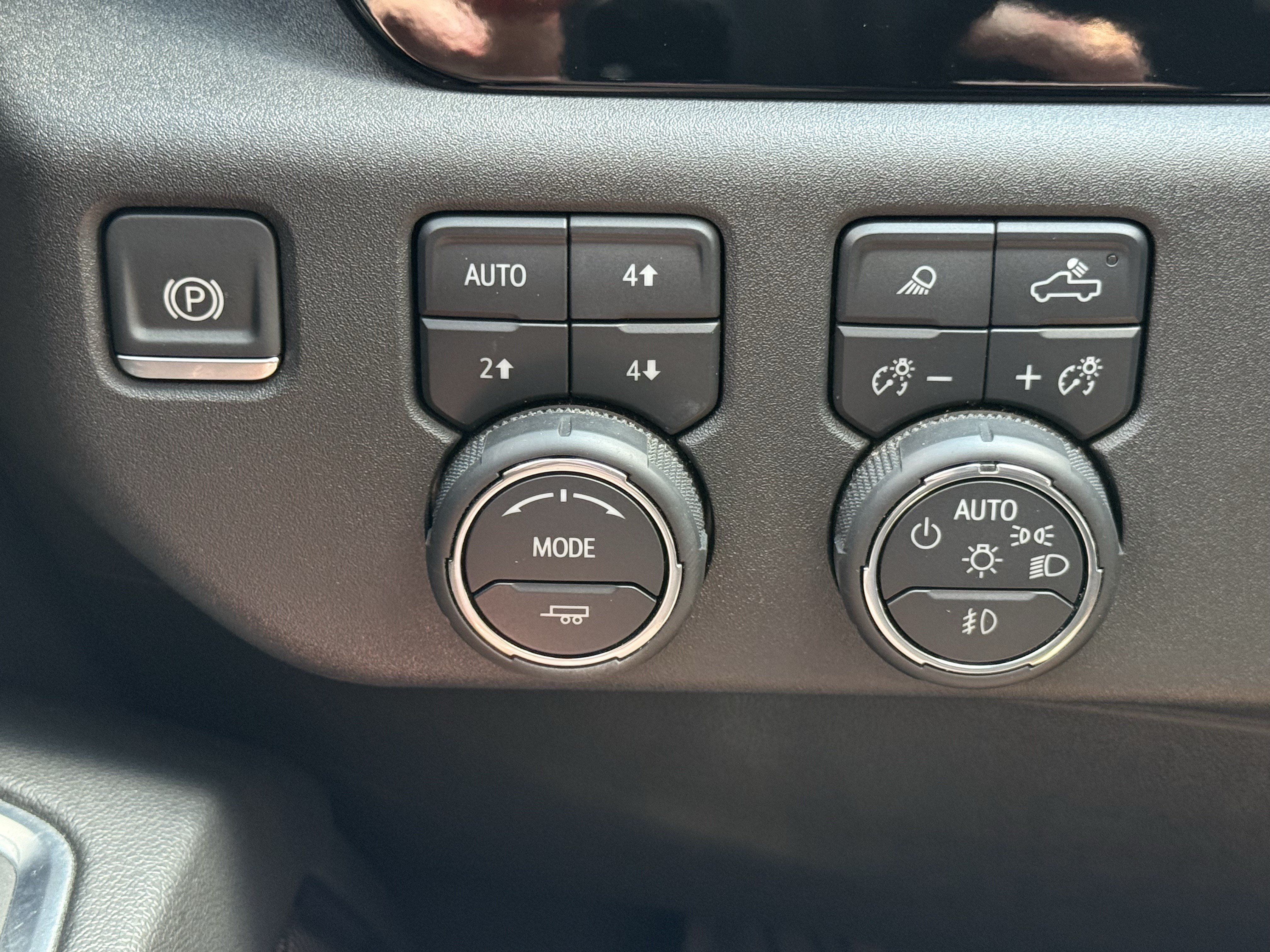 Used 2025 Chevrolet Silverado 1500 RST AWD/4WD image 31