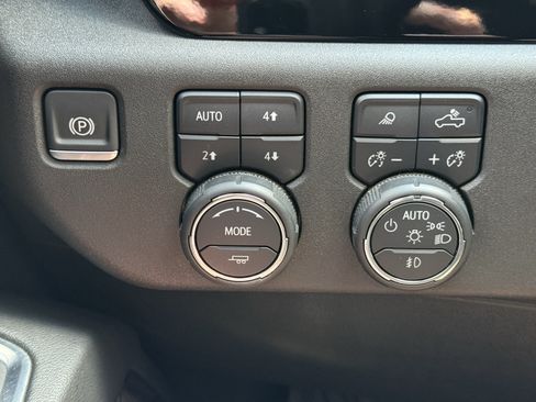 Used 2025 Chevrolet Silverado 1500 RST AWD/4WD image 31