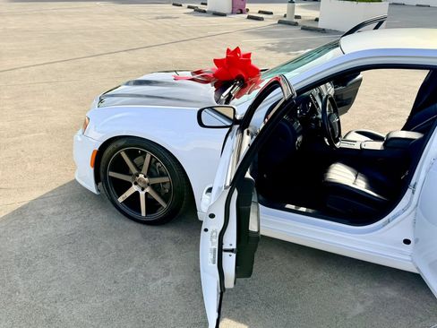 Used 2013 Chrysler 300 S RWD image 70