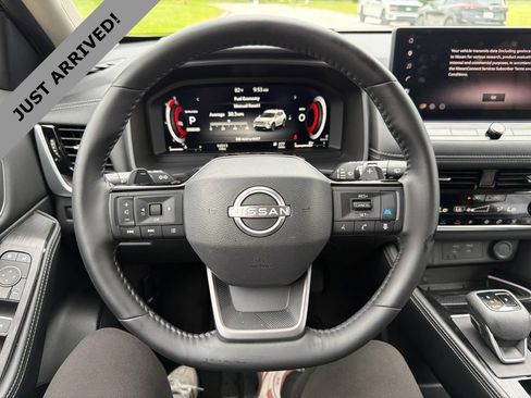 Certified 2025 Nissan Rogue Platinum w/ Platinum Premium Package FWD image 10