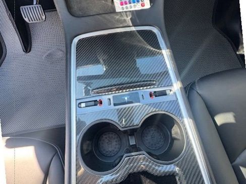 Used 2022 Tesla Model Y Long Range image 17