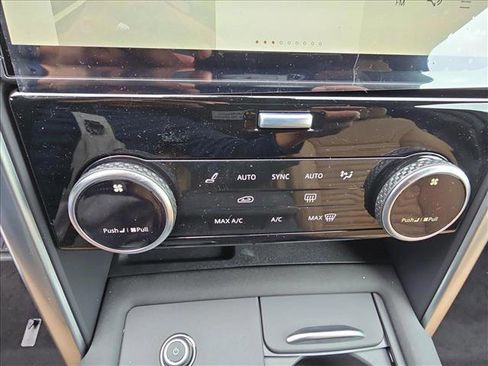 New 2025 Land Rover Discovery Dynamic SE image 24