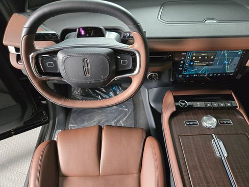 New 2026 Lincoln Navigator Reserve AWD/4WD image 17