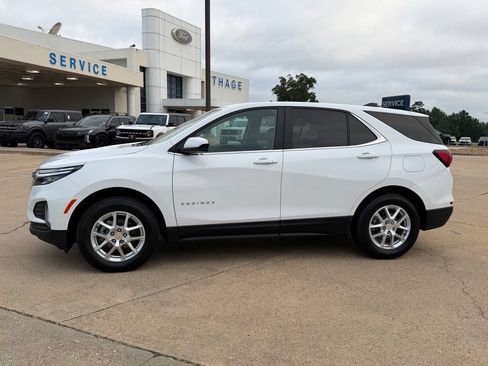 Used 2024 Chevrolet Equinox LT AWD/4WD image 2