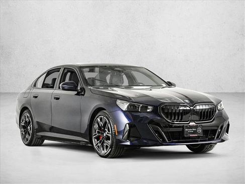 Used 2026 BMW 550e xDrive w/ Premium Package image 3