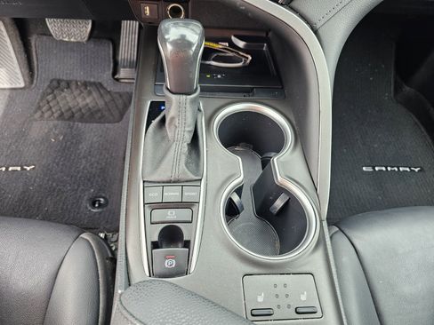 Used 2022 Toyota Camry XLE w/ Carpet Mat Package (TMS) FWD image 13