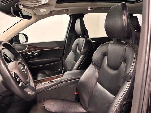Used 2018 Volvo XC90 T6 Momentum w/ Momentum Plus Package image 12
