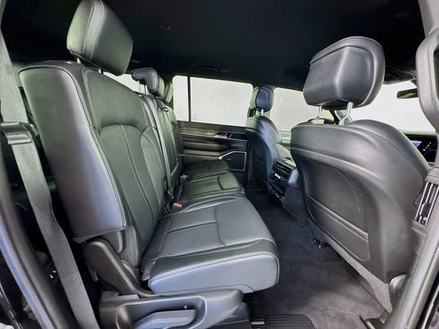 Used 2022 Jeep Wagoneer Series III image 34