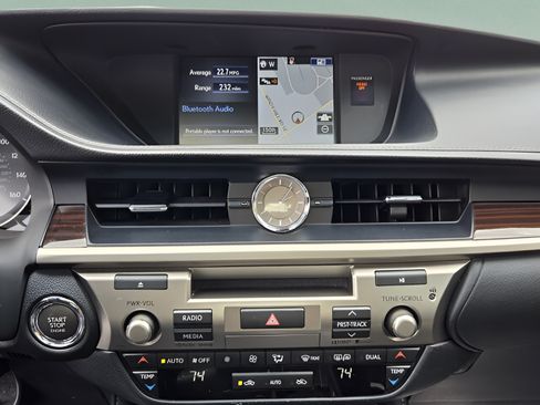 Used 2016 Lexus ES 350 w/ Luxury Package w/Wood Trim FWD image 17