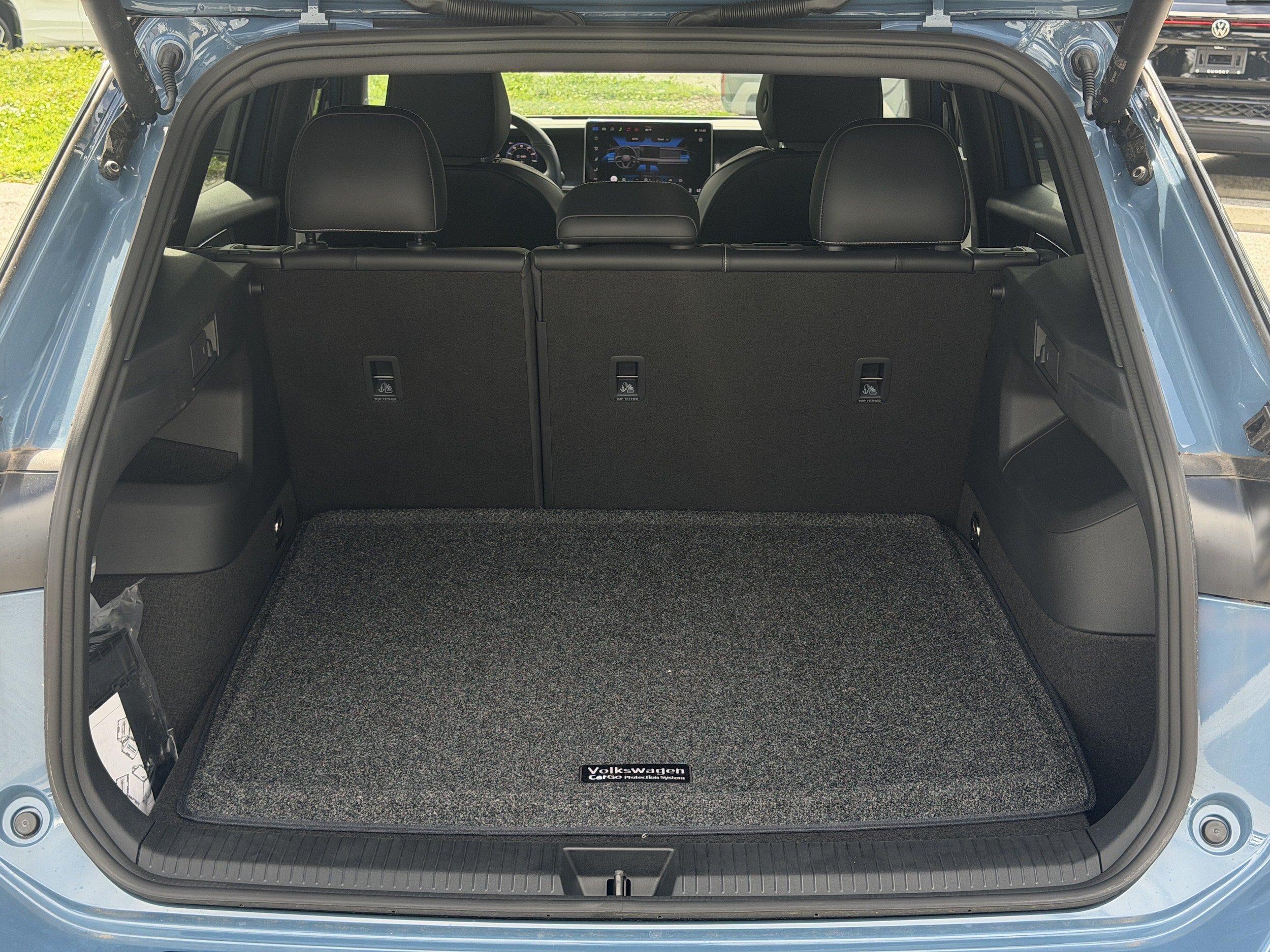 New 2026 Volkswagen Tiguan SE R-Line FWD image 11