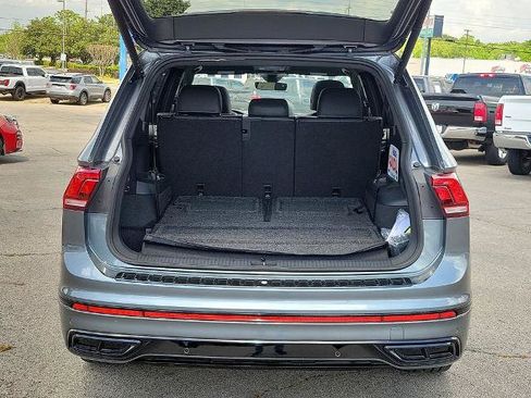 Used 2024 Volkswagen Tiguan SE R-Line w/ MDO Package, Three-Row image 8