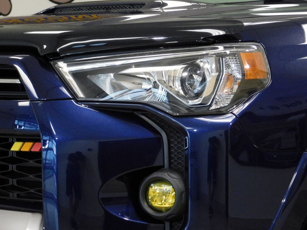 Used 2023 Toyota 4Runner TRD Off-Road Premium w/ Moonroof Package AWD/4WD image 9