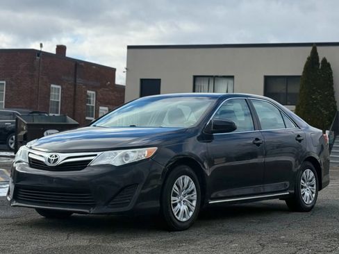 Used 2012 Toyota Camry L image 3