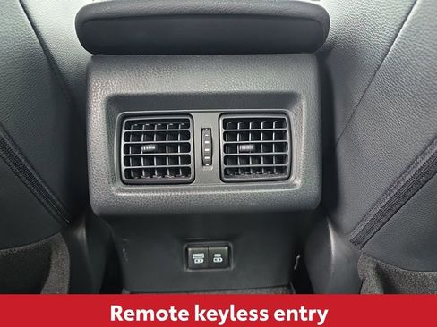 Used 2025 Toyota Camry SE image 19