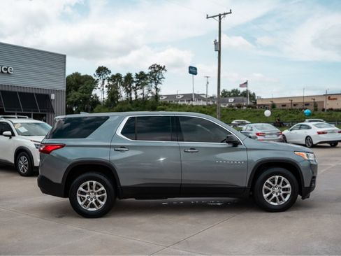 Used 2020 Chevrolet Traverse LS AWD/4WD image 4