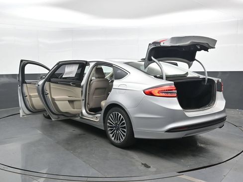 Used 2018 Ford Fusion SE w/ Fusion SE Technology Package FWD image 38