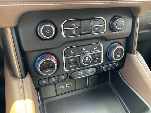 Used 2022 Chevrolet Tahoe High Country AWD/4WD image 17