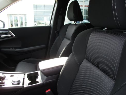 Used 2023 Mitsubishi Outlander ES AWD/4WD image 29