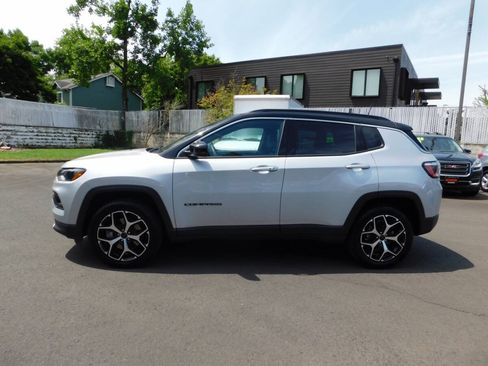 Used 2025 Jeep Compass Limited AWD/4WD image 21