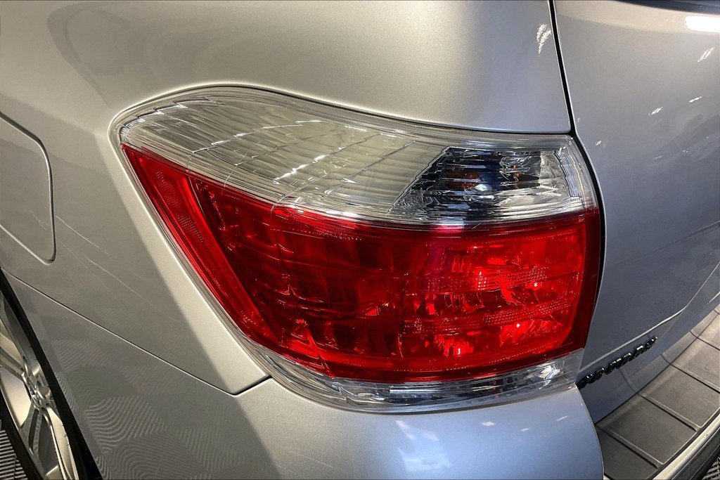 Used 2011 Toyota Highlander Limited FWD image 40