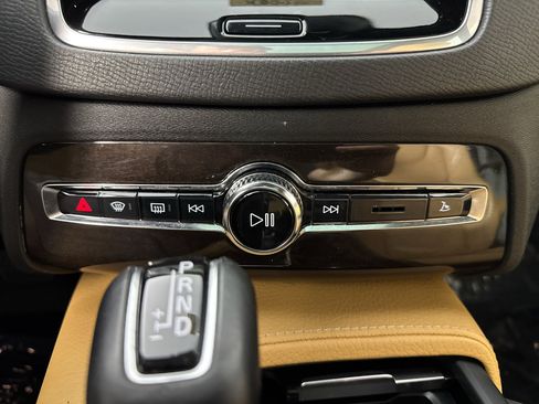 Used 2019 Volvo XC90 T6 Momentum w/ Protection Package AWD/4WD image 22
