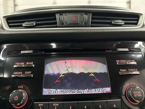 Used 2016 Nissan Rogue SV image 27