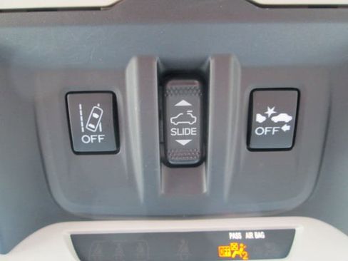 Used 2022 Subaru Forester Premium AWD/4WD image 25